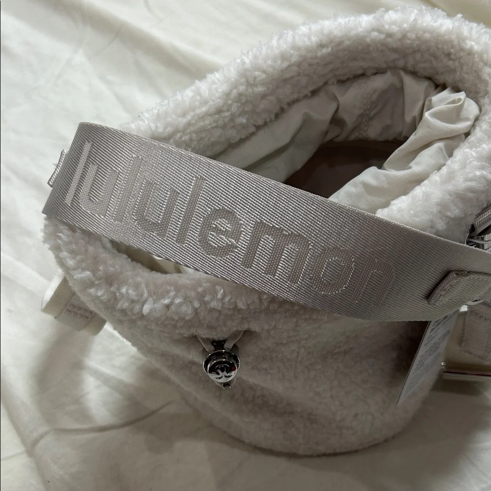 lululemon athletica White Crossbody Bag - Picture 3 of 7